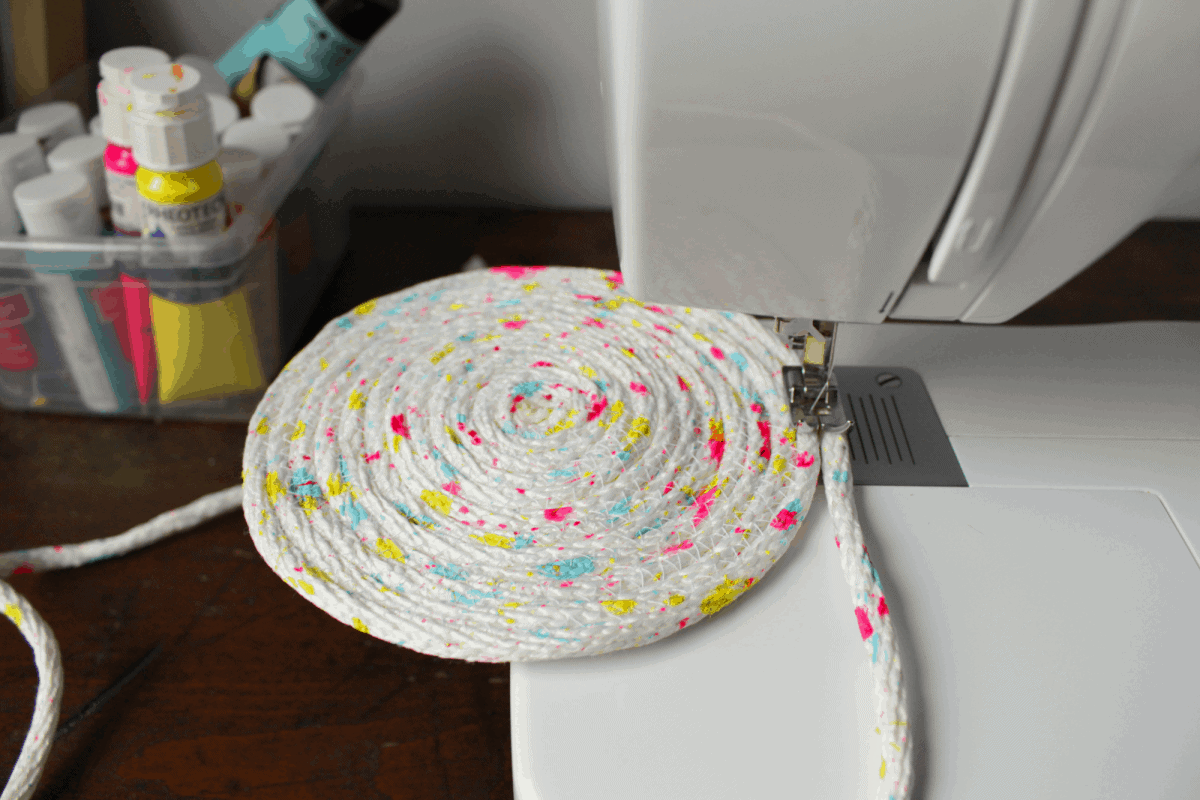 Using acrylic paint and leftover rope, DIY these beautiful and easy trivets. Or make placemats, coasters or storage bins using this method!