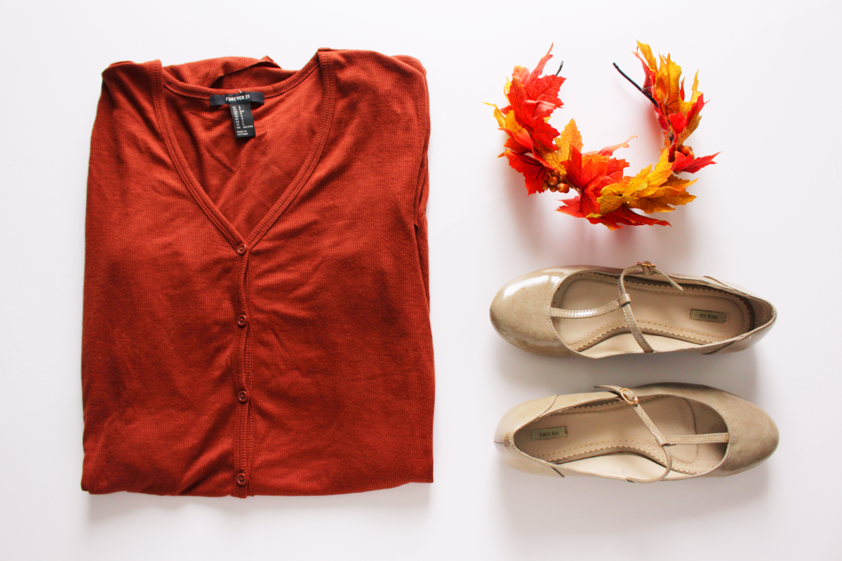 If you're looking for a last minute couples costume or want something comfy to move around in, this Lumberjack & Tree costume is for you!